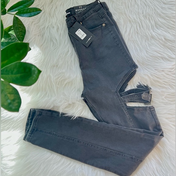 Buckle Up Skinny Jeans - Picture 6 of 6